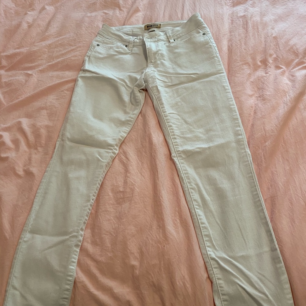 White jegging, skinny jeans